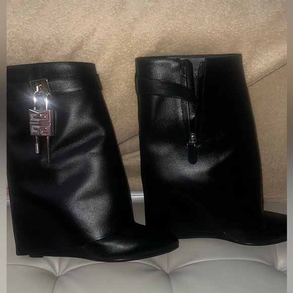 Givenchy Shark Lock ankle boots in leather - Picture 4 of 12